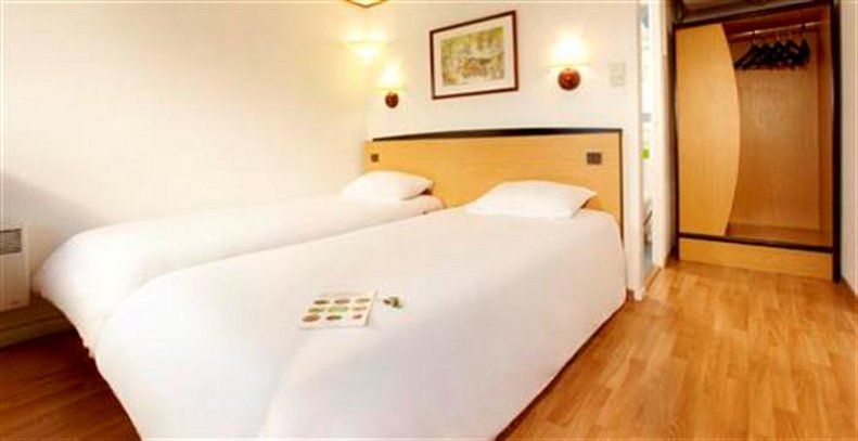 Hotel Campanile Bourges Nord - Saint-Doulchard Exterior foto